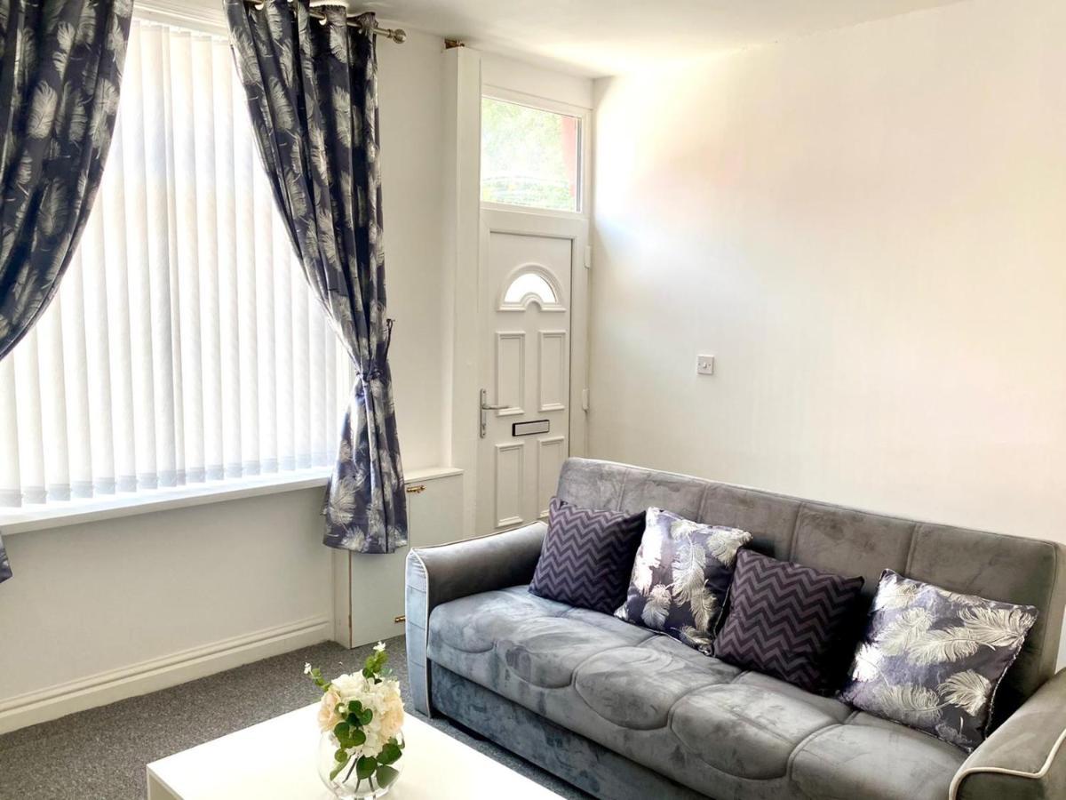 Cosy Cheerful 2 Bedrooms Near Piccadilly, Etihad Stadium Sleeps Up To 5 Манчестър Екстериор снимка